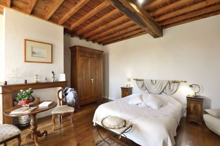 Une Maison D'Hôtes Dans Les Pyrénées Avec Spa, Jacuzzi intérieur Chambre D Hote Parthenay