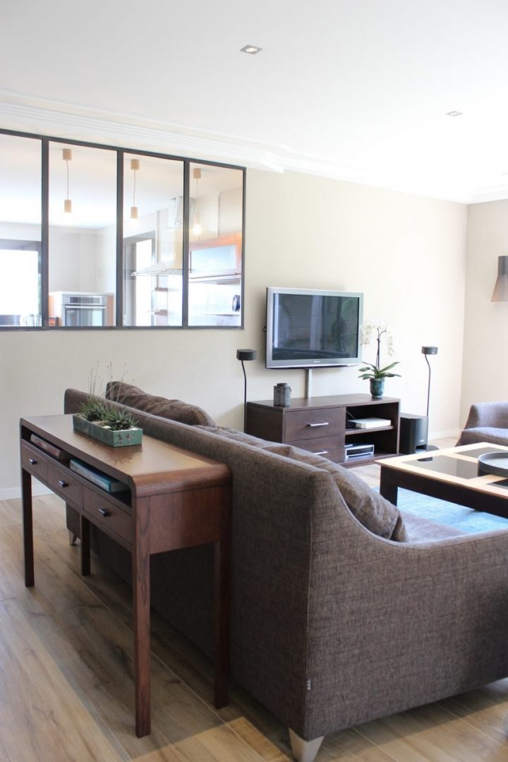 Une Maison Rénovée Et Décorée À Yffiniac (22) – Couleurs Et dedans Meuble Derriere Canapé