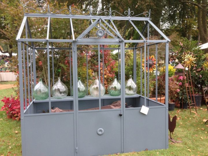 Une Serre Pour Les Semis Du Seeds Of Love – Jardins concernant Armature Serre De Jardin Occasion