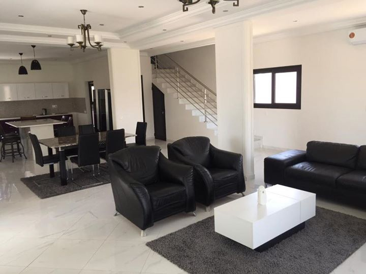 Une Villa De 1100 M² Avec Jardin Et Piscine A Louer A serapportantà Louer Une Chambre Chez Soi Une Villa De 1100 M² Avec Jardin Et Piscine A Louer A serapportantà Louer Une Chambre Chez Soi