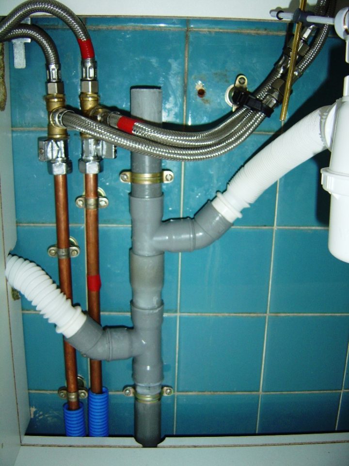 Urgent, Peut On Tordre N Importe Comment Des Flexi à Flexible Robinet Trop Court Urgent, Peut On Tordre N Importe Comment Des Flexi à Flexible Robinet Trop Court