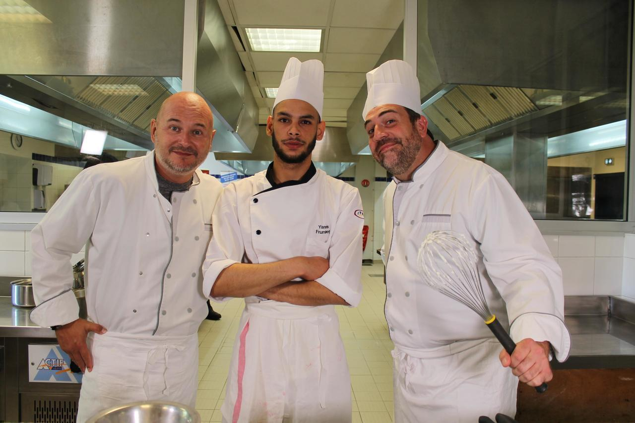 Val-D'oise. L'animateur Cauet Fait La Promotion De L encequiconcerne Chambre Des Metiers 95