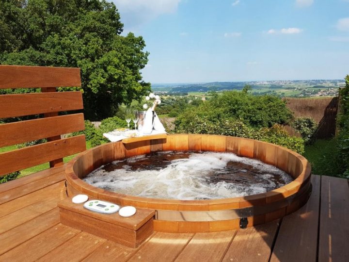 Week End En Amoureux Avec Jacuzzi Dans Cette Cabane En concernant Chambre Avec Jacuzzi Privatif Rhone Alpes