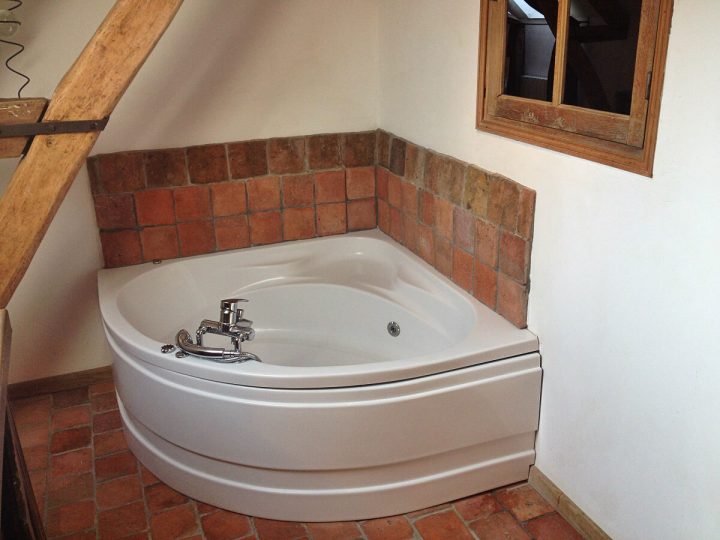 Week-End Romantique : 12 Chambres Avec Jacuzzi Privé concernant Chambre D Hotel Avec Jacuzzi Privé