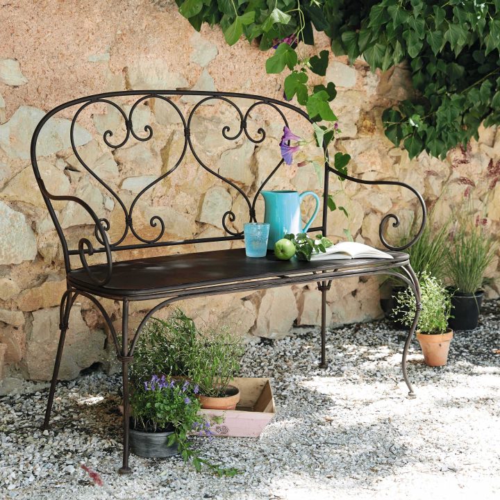 Wrought Iron Chairs With Upholstered Cushions At An concernant Salon De Jardin Casa