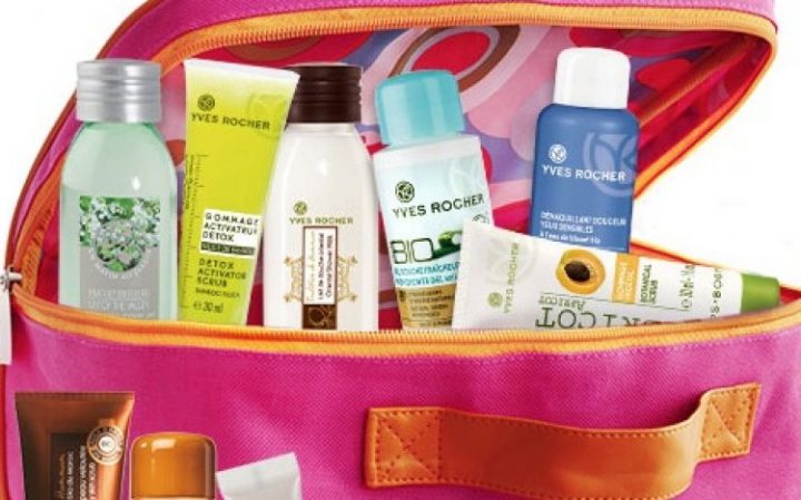 Yves Rocher : Vanity + 10 Mini + Cadeau = 10€ intérieur Un Mini Gel Douche Ensemble Yves Rocher : Vanity + 10 Mini + Cadeau = 10€ intérieur Un Mini Gel Douche Ensemble