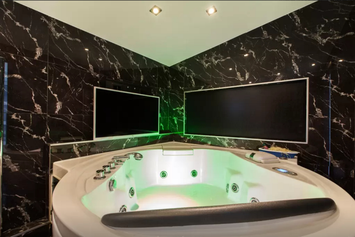 airbnb with indoor pool and jacuzzi