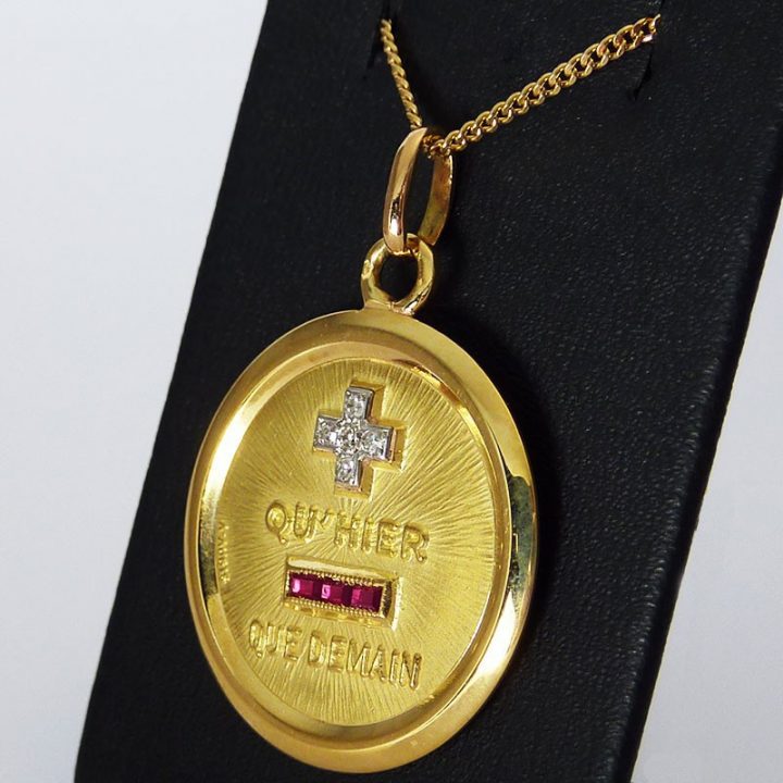 Augis – Médaille D'Amour – Occasion – Bijouterie Akarat pour Amours D&#039;Occasion