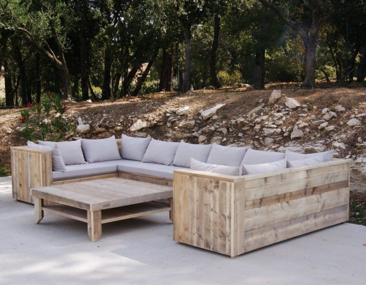 Banquette U, Coussins Sunbrella Et Table 2 Plateaux encequiconcerne Salon De Jardin En Palettes