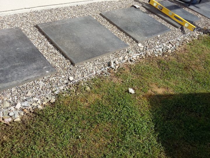 Bricolage : De L'Idée À La Réalisation. : Poser Des Bordures Métalliques concernant Bordure Jardin Bricomarché