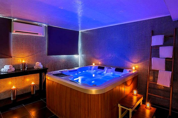 Chambre D'Hôtel Avec Spa Jacuzzi Privatif À Lille concernant Airbnb Avec Jacuzzi Privatif Lille
