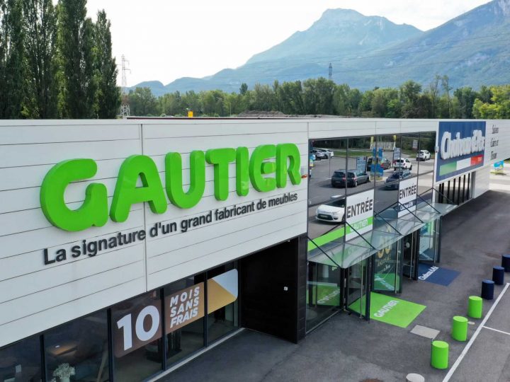 Commerce De Meubles Contemporains: Activité Originelle Du serapportantà Meubles Yvrai