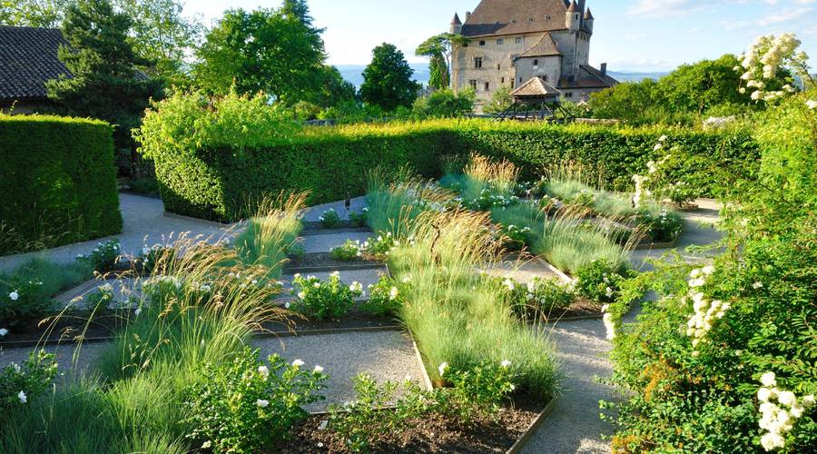 Découvrez Yvoire (Haute-Savoie) - Les Plus Beaux Villages concernant Jardin Des Sens