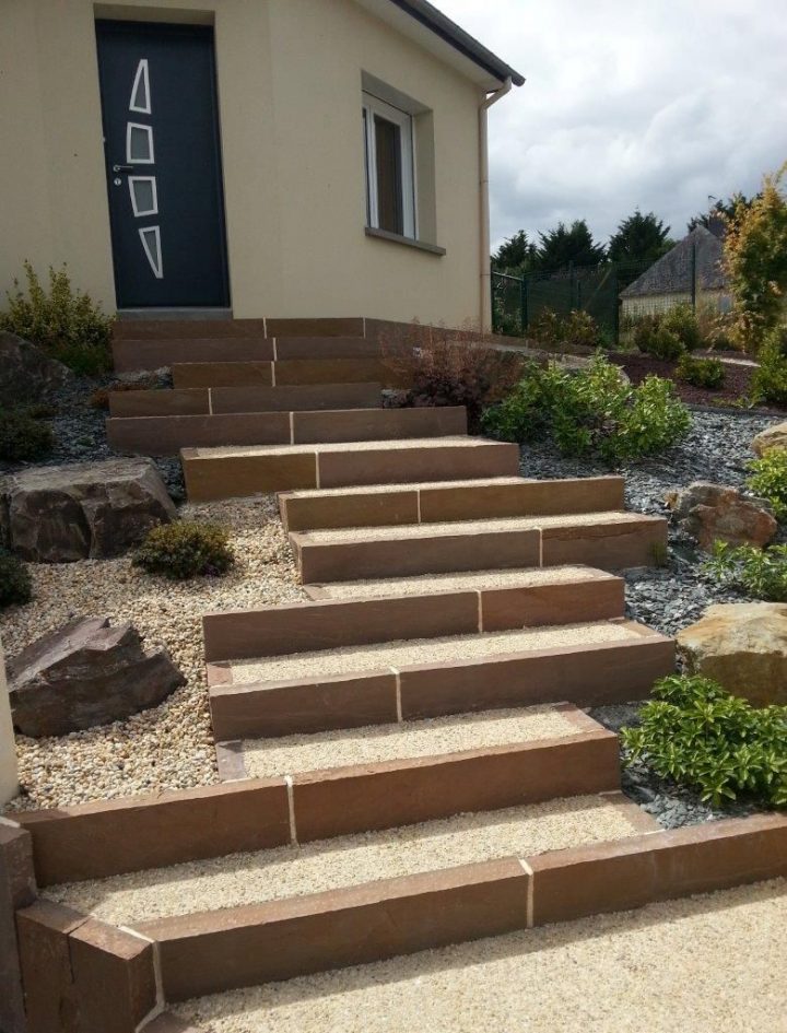 Escalier En Béton Désactivé Et Bordure Grès Ocre pour Amenagement Escalier Extérieur Maison Escalier En Béton Désactivé Et Bordure Grès Ocre pour Amenagement Escalier Extérieur Maison