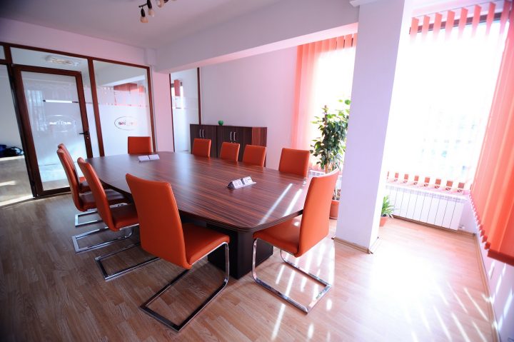 Galerie Mobilier Office – Masa Conferinte Si Dulapuri à Seron Meubles Galerie Mobilier Office – Masa Conferinte Si Dulapuri à Seron Meubles