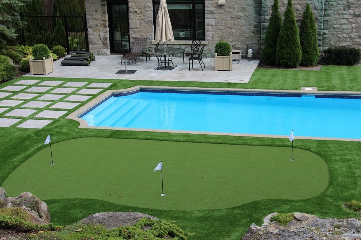 Gazon Artificiel Autour D'Une Piscine Creusée, Cours tout Gazon Synthétique Piscine