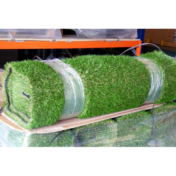 Gazon Synthetique Haut De Gamme De Couleur Vert Foncé Qui à Gazon Synthétique Haut De Gamme