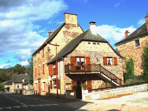 Gîte L'Oustal – Gite De Groupe Aveyron 23 Couchages encequiconcerne Gite De Groupe Aveyron