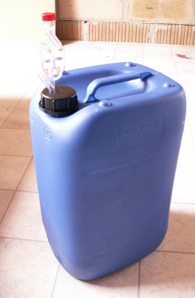 Jerrycan – De La Couleur dedans Jerrican Alimentaire Gifi Jerrycan – De La Couleur dedans Jerrican Alimentaire Gifi