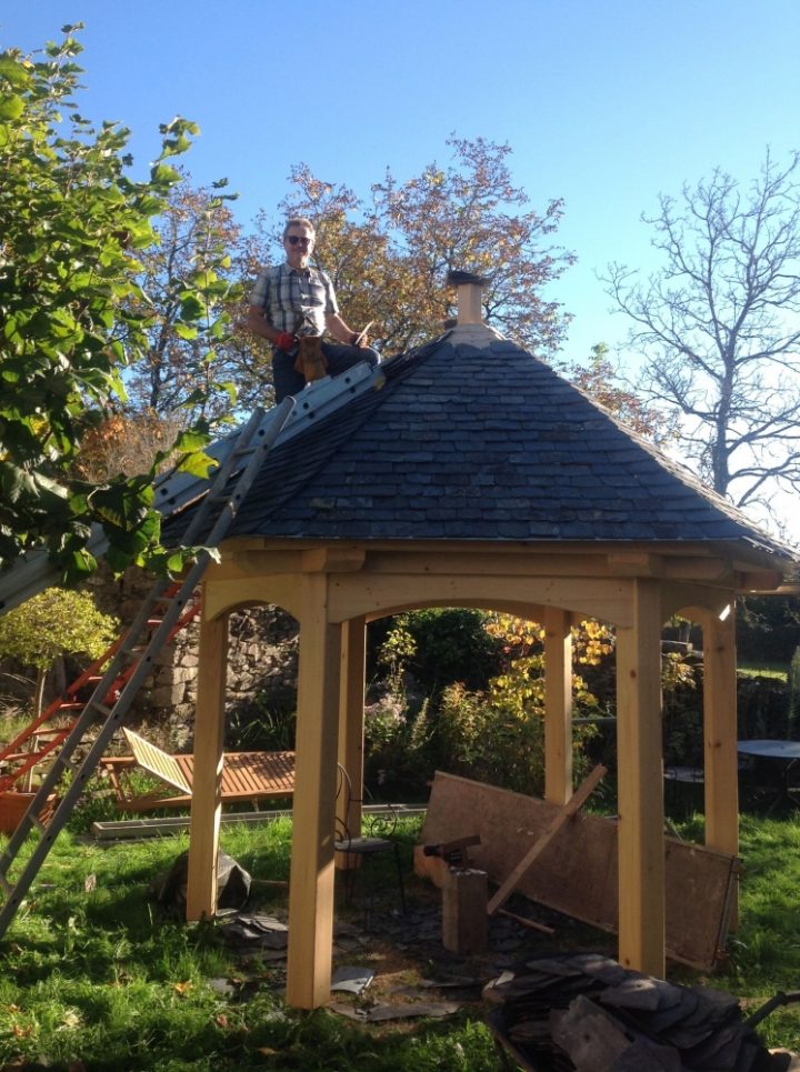 Le Charme D'Un Kiosque De Jardin – Bois Sur Bois destiné Kiosque Pour Jardin