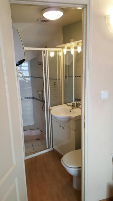 Location Studio Meublé Internet Inclus À Cholet – 270 concernant Comment Déplacer Une Armoire Lourde Sans Pied Location Studio Meublé Internet Inclus À Cholet – 270 concernant Comment Déplacer Une Armoire Lourde Sans Pied