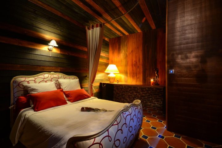 Louer Chambre Romantique À Lille Avec Jacuzzi, Hammam encequiconcerne Chambre Avec Jacuzzi Privatif Tours