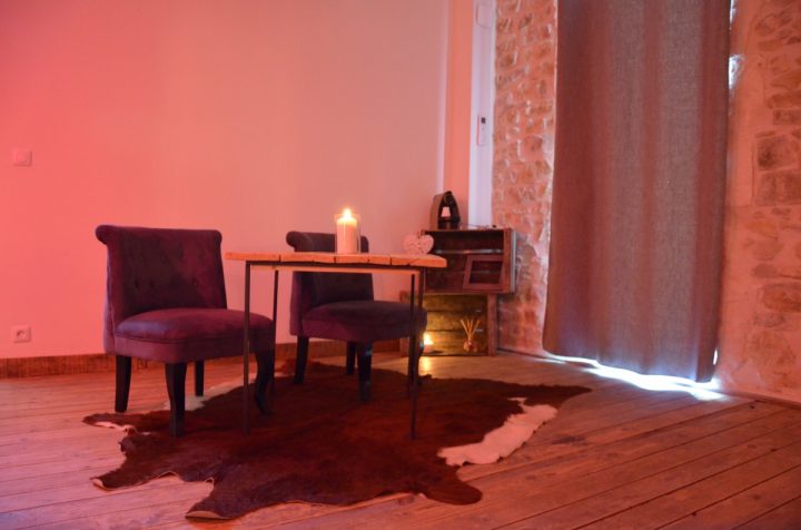 Louez Une Chambre Avec Jacuzzi Proche De Nîmes (30000 intérieur Chambre Avec Jacuzzi Privatif 77