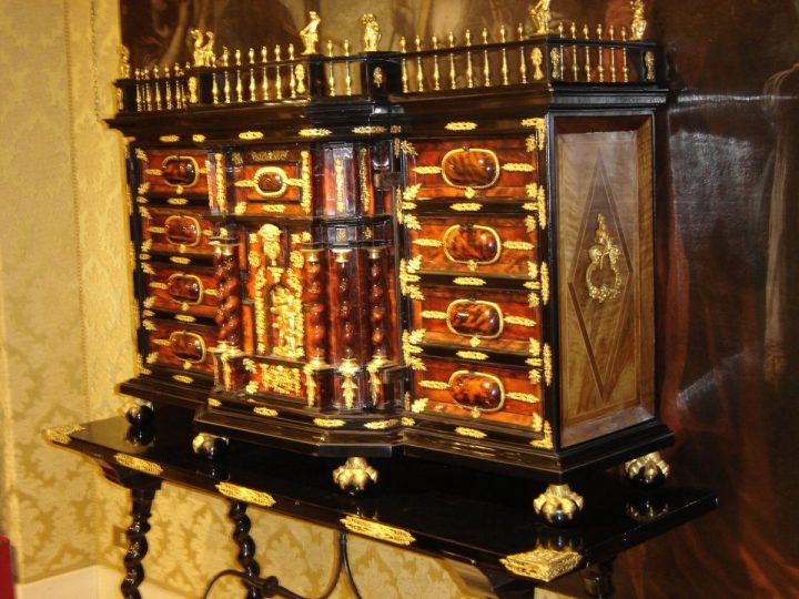 Meuble Cabinet Flamand Antique En Bois Noirci – Cabinets avec Flamand Meuble