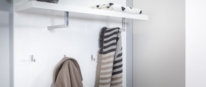 Meuble D'Entrée Blanc Laqué Avec Étagère Porte-Manteau encequiconcerne Meuble D Entrée Blanc Laqué