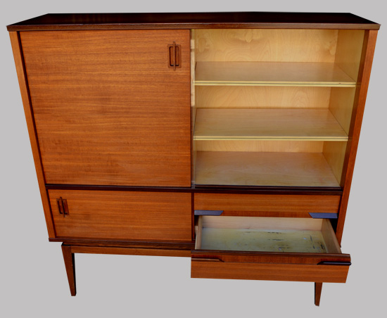 Meuble Vitrine Des Années 70 Avec Portes Coulissantes à Meuble Année 70 Meuble Vitrine Des Années 70 Avec Portes Coulissantes à Meuble Année 70