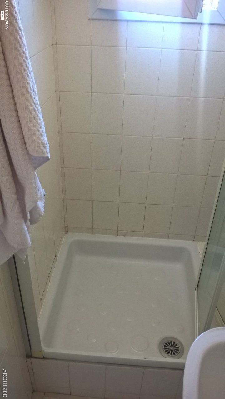 Mini Salle D'Eau Restructurée, Lauren Valeggio – Côté dedans Salle D'Eau 2M2 Mini Salle D'Eau Restructurée, Lauren Valeggio – Côté dedans Salle D'Eau 2M2