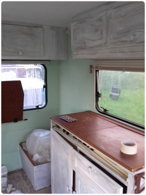 On The Wool Again Ou L'Aventure De La Caravane-Tricot! avec Caravane Meubles On The Wool Again Ou L'Aventure De La Caravane-Tricot! avec Caravane Meubles