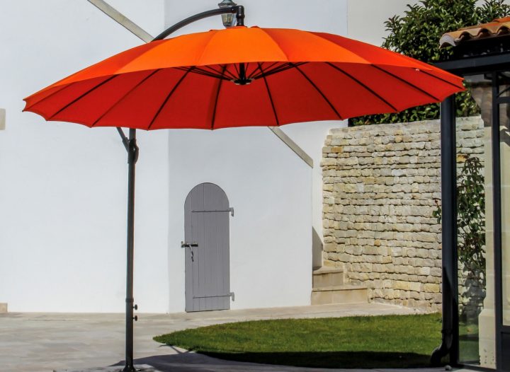 Parasol Déporté Rond Pagode 300Cm – Gamme Alizé – Proloisirs pour Parasol Déporté Haut De Gamme