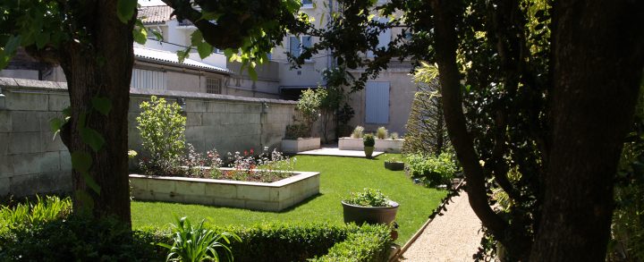 Paysagiste Angoulême – Plantation, Création De Jardin En Ville, Aménagement De Cour, Taille D concernant Un Jardin En Ville