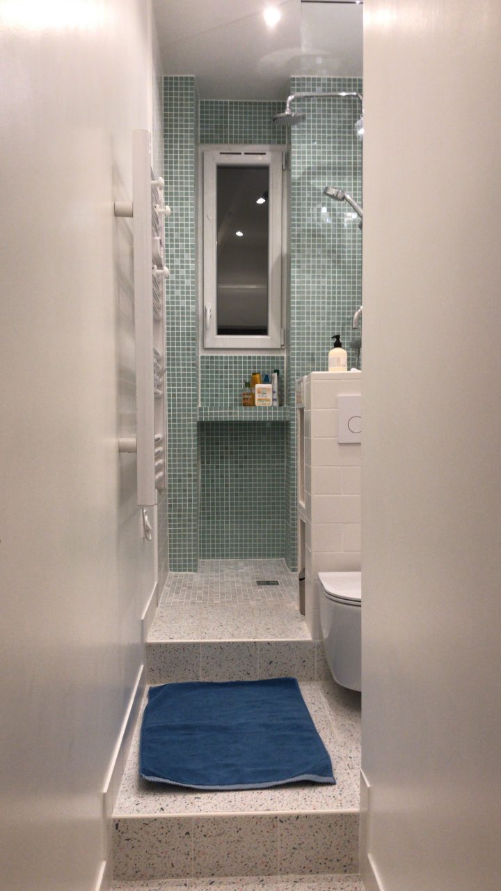 Petite Salle D’eau Avec Wc, 1 M De Largeur. Mini Salle D tout Salle D'Eau 2M2 Petite Salle D’eau Avec Wc, 1 M De Largeur. Mini Salle D tout Salle D'Eau 2M2