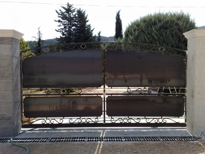 Portail Coulissant En Aluminium – Portail encequiconcerne Roue Pour Portail Coulissant Brico Dépôt