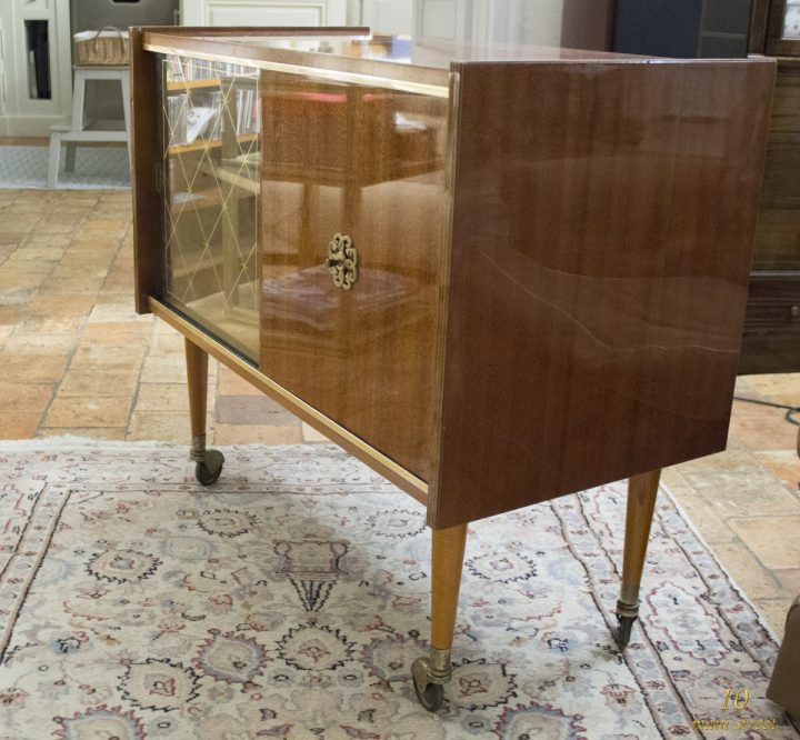 Rénovation D'Un Meuble Bar Des Années 1970 Plaqué Acajou Verni destiné Meuble Année 70 Rénovation D'Un Meuble Bar Des Années 1970 Plaqué Acajou Verni destiné Meuble Année 70