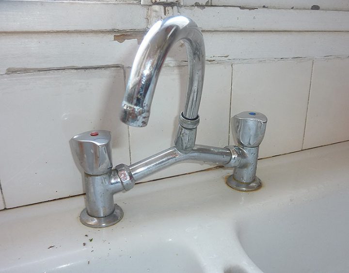 Rénovation D'Un Robinet Ancien Qui Fuit Au Goutte À Goutte à Robinet Qui Goutte Rénovation D'Un Robinet Ancien Qui Fuit Au Goutte À Goutte à Robinet Qui Goutte