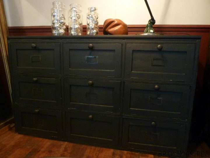 Repeindre Un Meuble En Bois En Noir – Jasontjohnson à Peinture Résine Pour Meuble