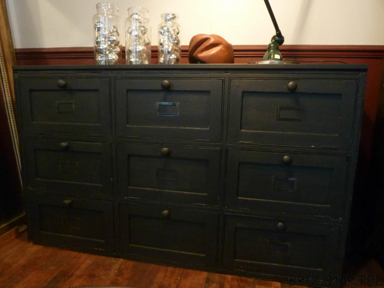 Repeindre Un Meuble En Bois En Noir – Jasontjohnson à Peinture Résine Pour Meuble