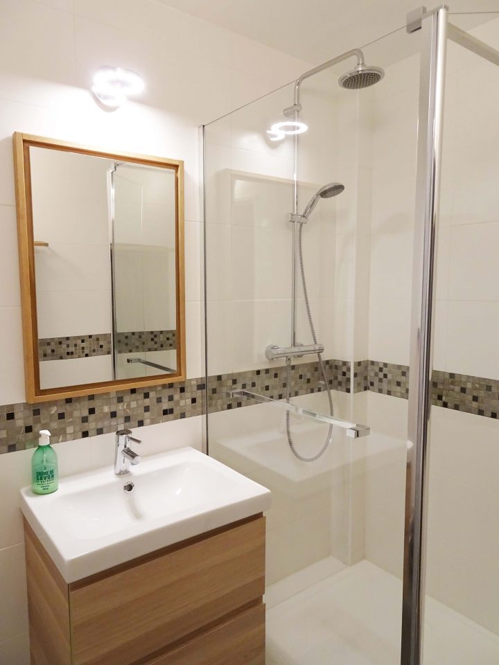 © Sandrine Carré – Décoratrice Www.sandrinecarre Salle intérieur Salle D'Eau 2M2 © Sandrine Carré – Décoratrice Www.sandrinecarre Salle intérieur Salle D'Eau 2M2