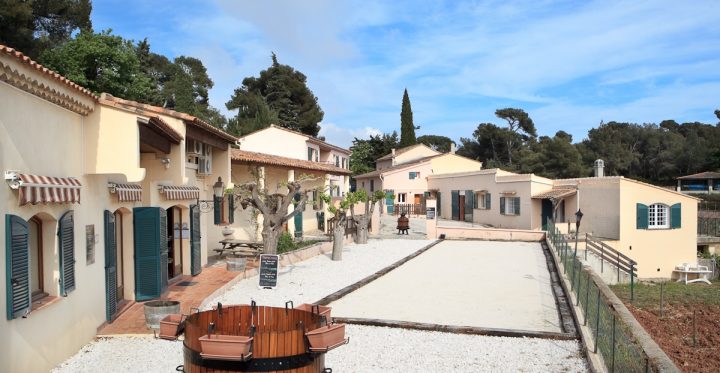 Séjour En Gîte Au Domaine De La Navicelle À Le Pradet pour Gite Porquerolles