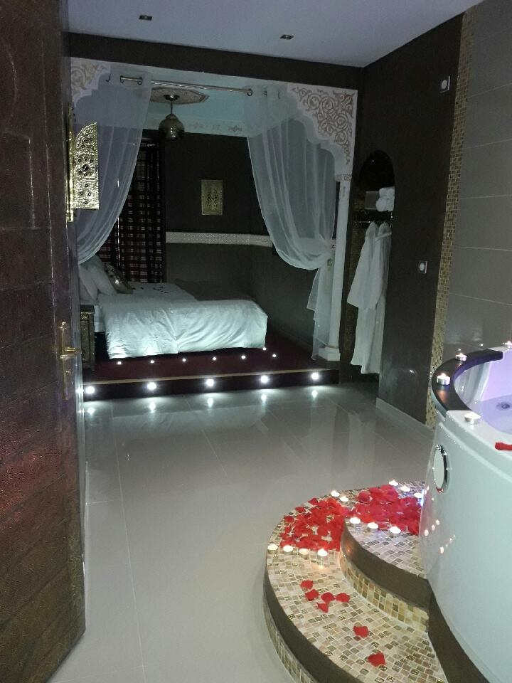 Suite Luxueux Et Romantique, Jacuzzi Et Sauna Privatif pour Appartement Jacuzzi Lyon Suite Luxueux Et Romantique, Jacuzzi Et Sauna Privatif pour Appartement Jacuzzi Lyon
