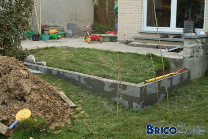 Terrasse Beton Sur Terrain En Pente dedans Faire Une Dalle Béton Pour Abri De Jardin