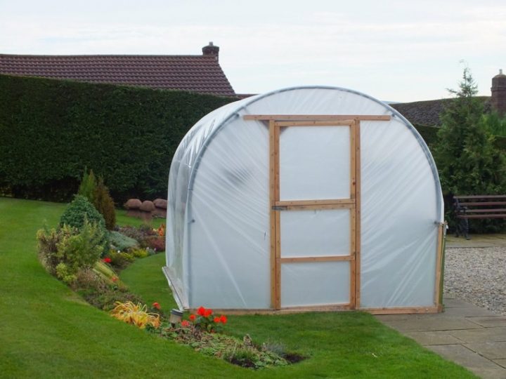 Tunnel De Jardin : La Serre Pratique Et Économique à Plastique Pour Serre De Jardin Tunnel De Jardin : La Serre Pratique Et Économique à Plastique Pour Serre De Jardin