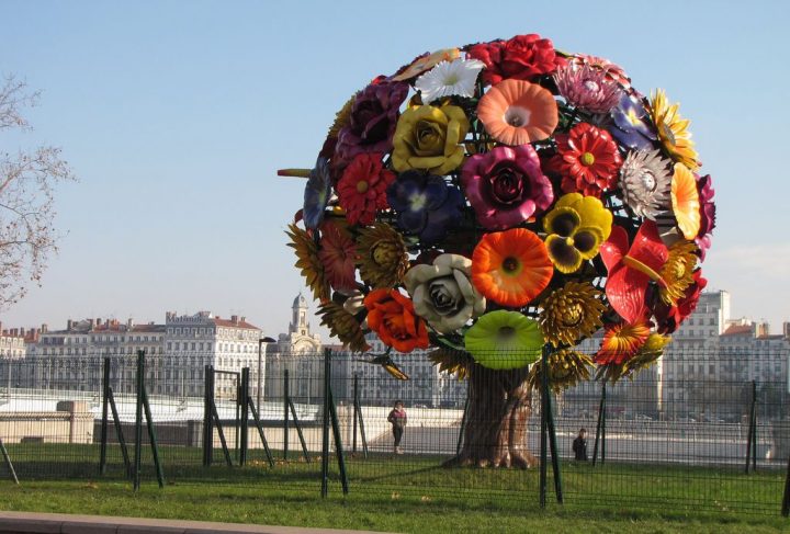 Une Œuvre Du Coréen Jeong-Hwa Choi, Intitulée « Flower tout Jardin Fleuri Lyon