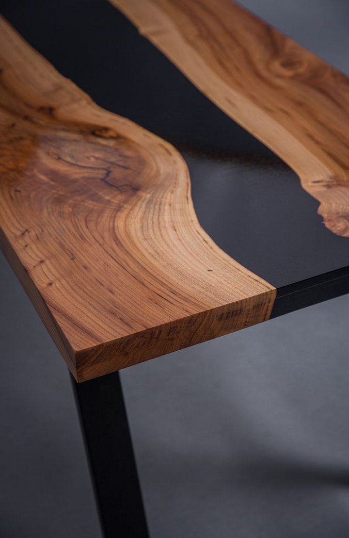 Vous Pouvez Admirer Ici Une Table Avec Un Mélange De Bois à Table Bois Resine Vous Pouvez Admirer Ici Une Table Avec Un Mélange De Bois à Table Bois Resine