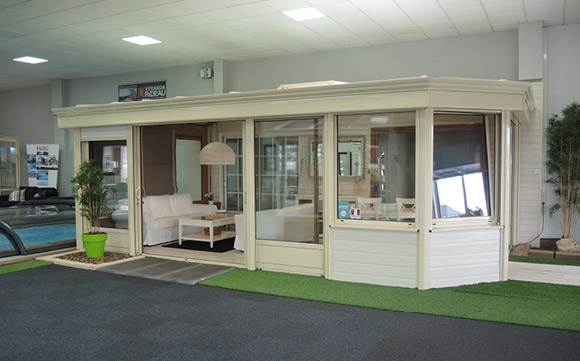 Abri De Terrasse À La-Roche-Sur-Yon En Vendée (85 destiné Véranda Rideau La Roche Sur Yon