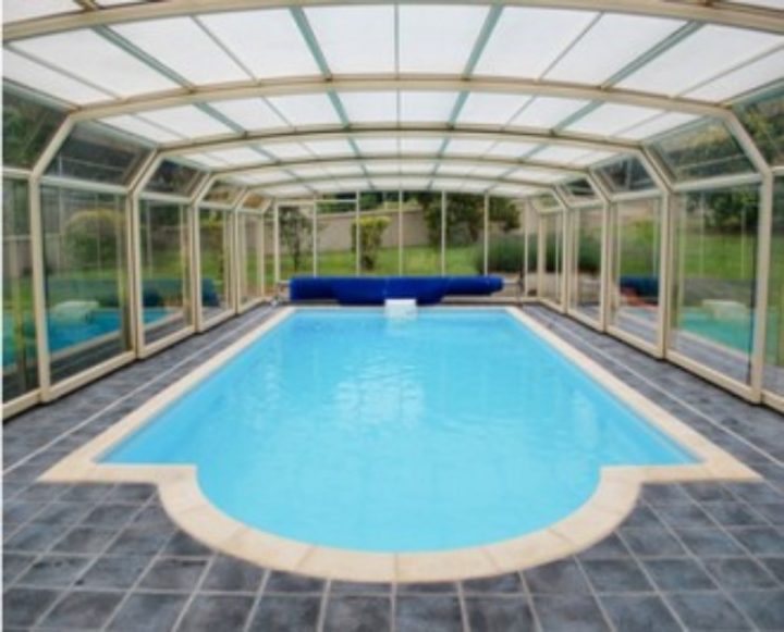 Abri Piscine Rideau La Roche Sur Yon Et Comment Nettoyer concernant Véranda Rideau La Roche Sur Yon
