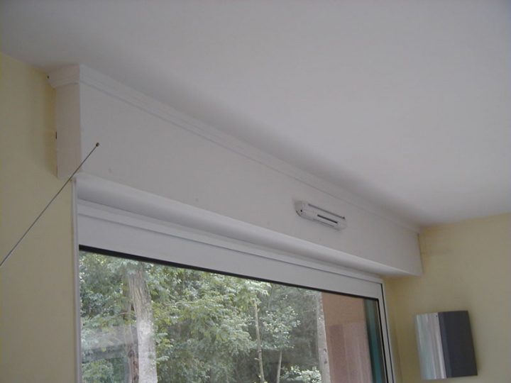 Accrocher Rideau Coffre Volet Roulant | Matelas – Rideau pour Rideau Roulant Interieur